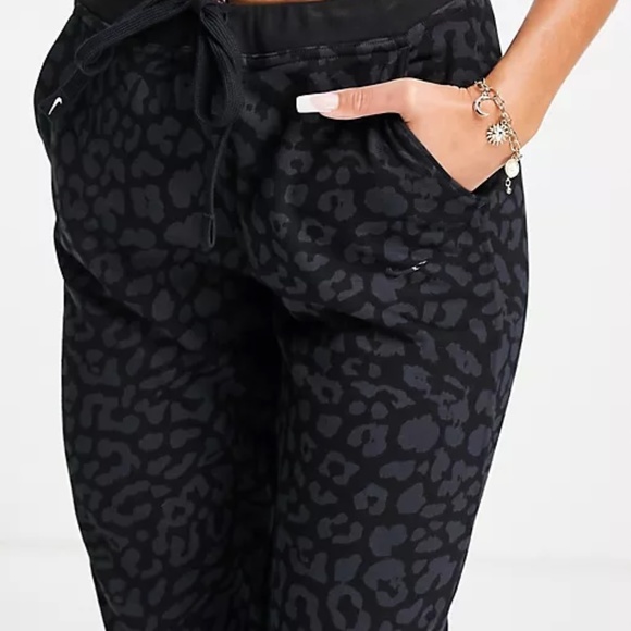 leopard print nike sweatpants size M - Picture 2 of 11